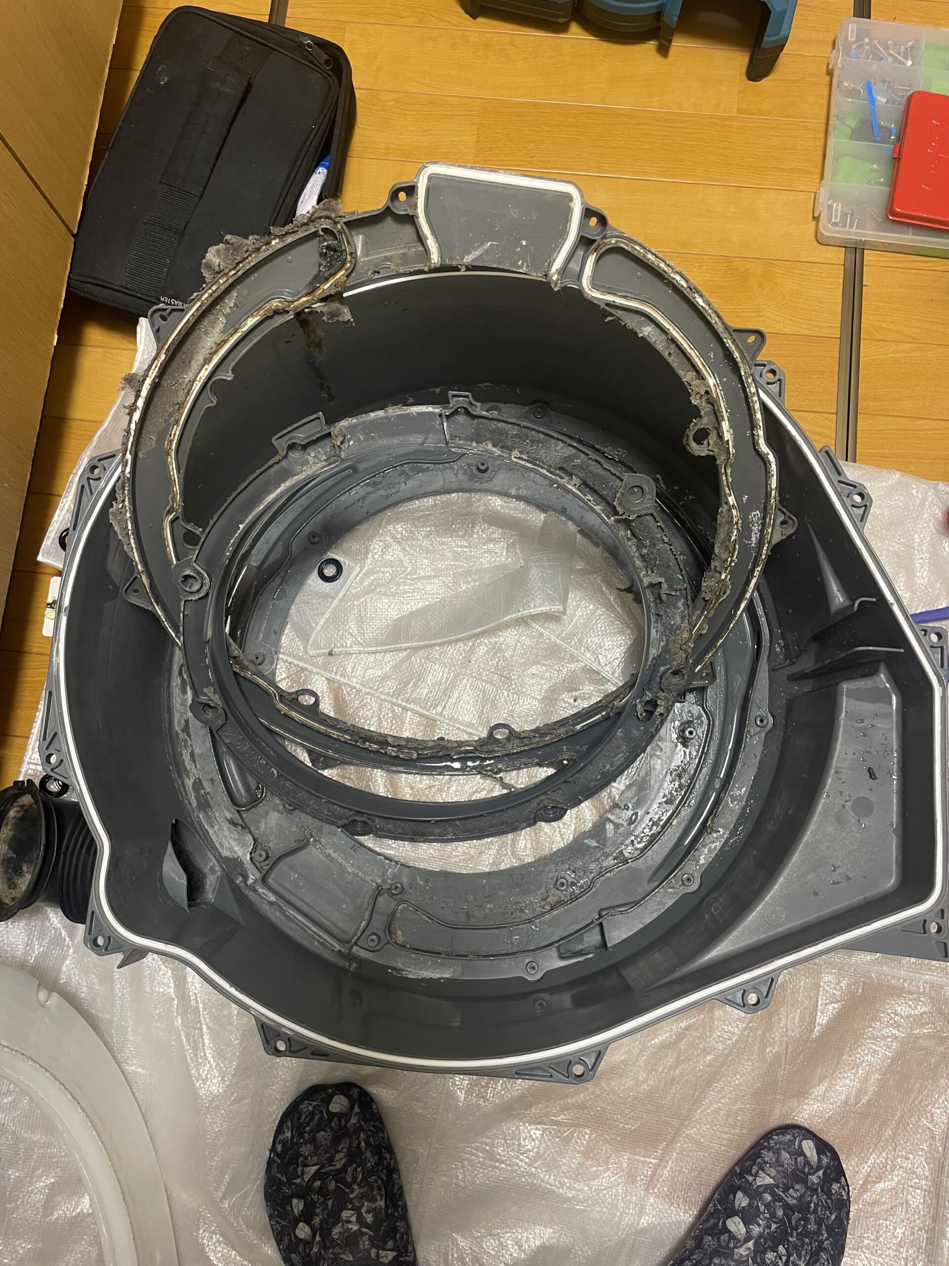 ドラム式洗濯機分解清掃:Panasonic NA-VX7200L分解クリーニング作業