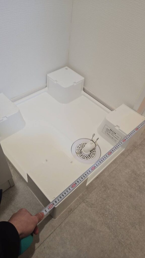 ドラム洗濯機分解クリーニング修理専門店便利屋BUZZ こちらの洗濯パンに洗濯機搬入する