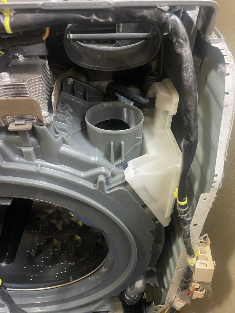 埃を取り除いた内部状態になります。