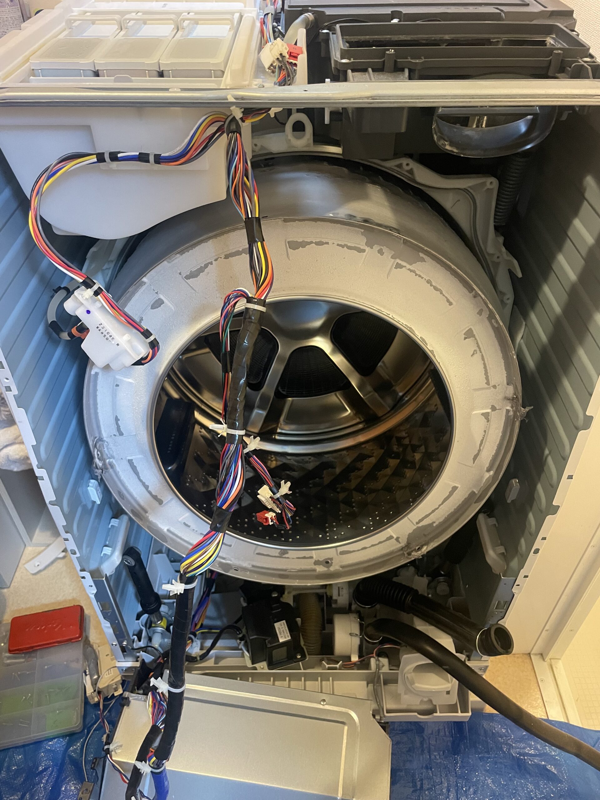 ドラム槽洗浄前（石鹸カスで真っ白）