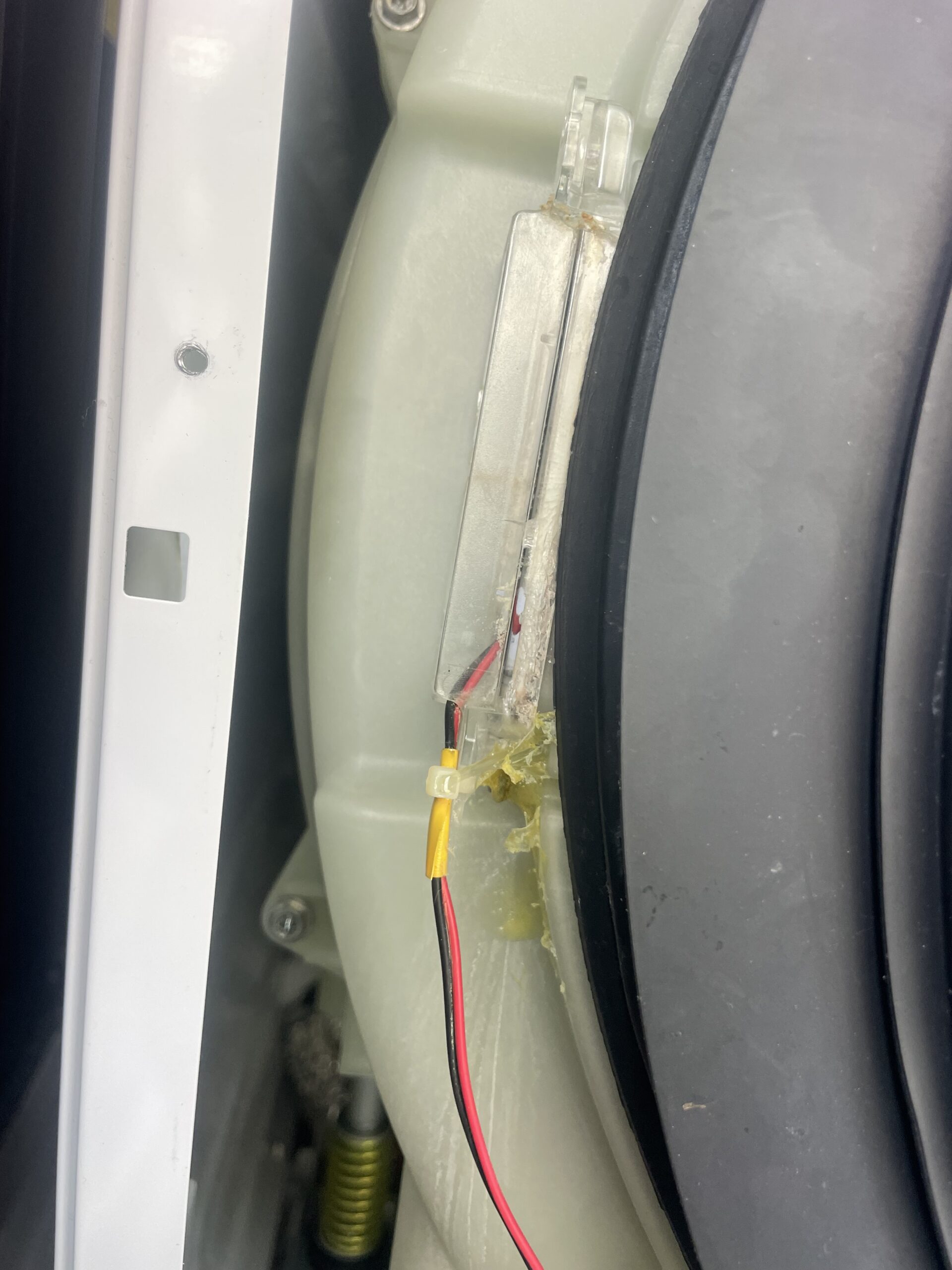 水漏れしていたLEDライト破損箇所